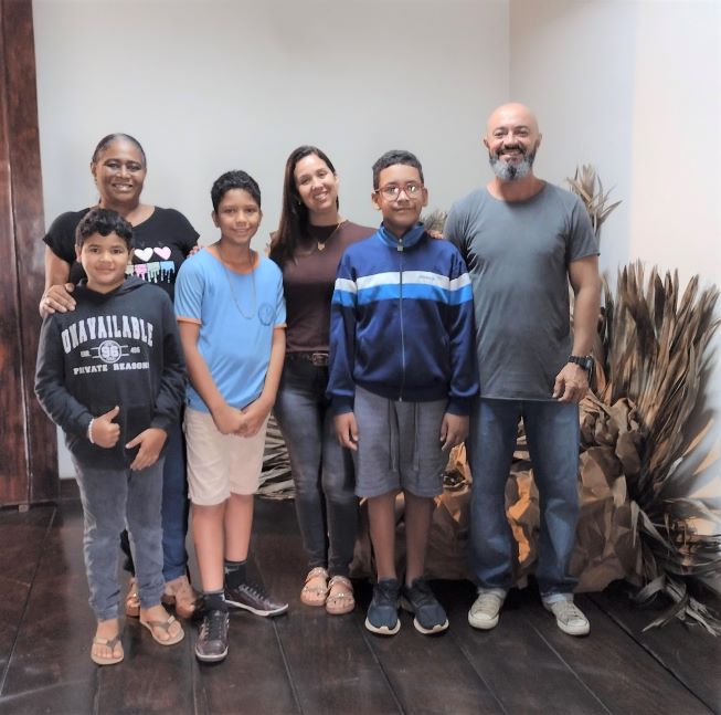 api-modulos/fotos/img/galeria_cat_culturais_493/493/13526/VISITA GUIADA POR GUSTAVO, ESQ-DIR.  PROF. RENATA E ROSEANE, 03.12.2025 (10).jpg